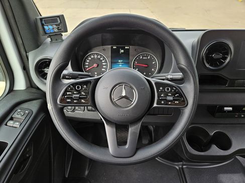 Used 2023 Mercedes-Benz Sprinter 3500 image 15