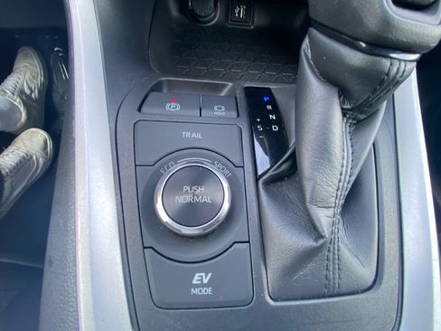 Used 2024 Toyota RAV4 XLE AWD/4WD image 21