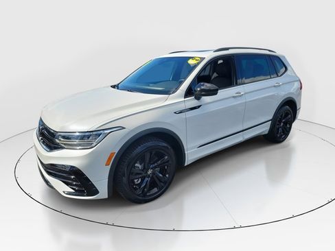 Used 2024 Volkswagen Tiguan SE R-Line image 32