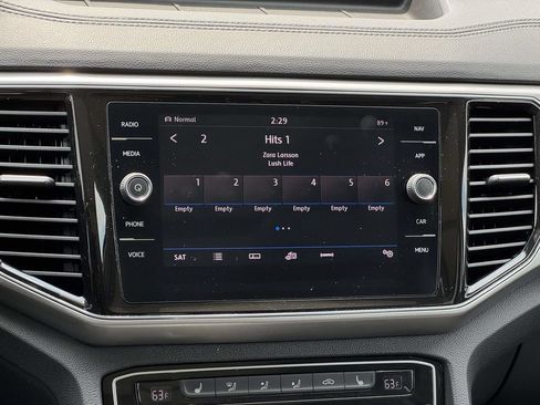 Used 2019 Volkswagen Atlas SEL R-Line AWD/4WD image 3