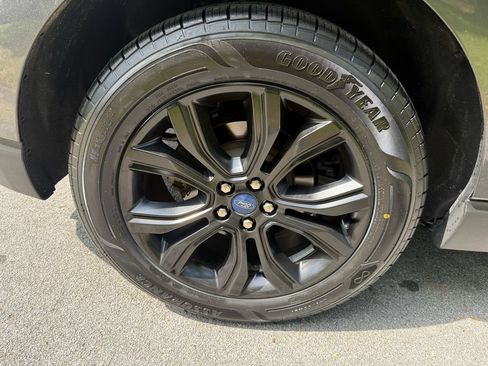 Used 2020 Ford Edge Titanium FWD image 13