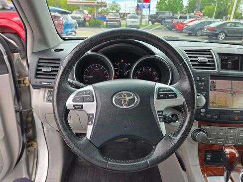 Used 2012 Toyota Highlander Limited image 6