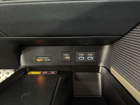 New 2026 Toyota Camry SE w/ Convenience Package FWD image 3