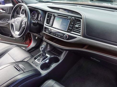 Used 2018 Toyota Highlander Limited image 15