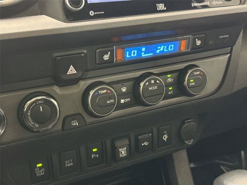 Used 2022 Toyota Tacoma TRD Off-Road w/ TRD Premium Off Road Package AWD/4WD image 27