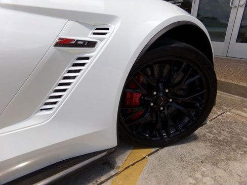 Used 2016 Chevrolet Corvette Z06 w/ 3LZ Preferred Equipment Group RWD image 26