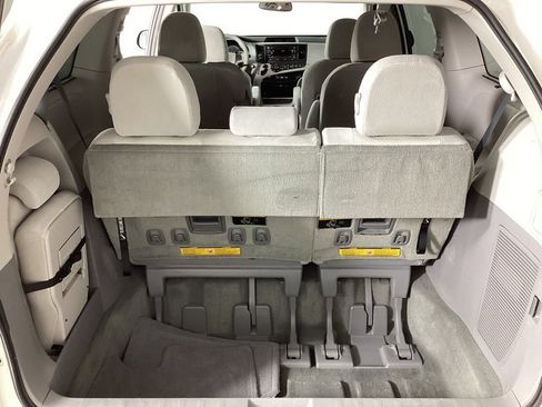 Used 2013 Toyota Sienna LE FWD image 30