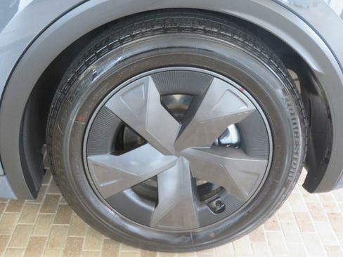 Used 2025 Toyota Prius LE image 8