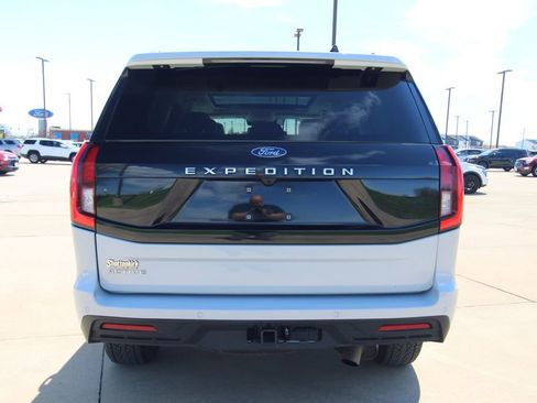 Used 2025 Ford Expedition Active image 17
