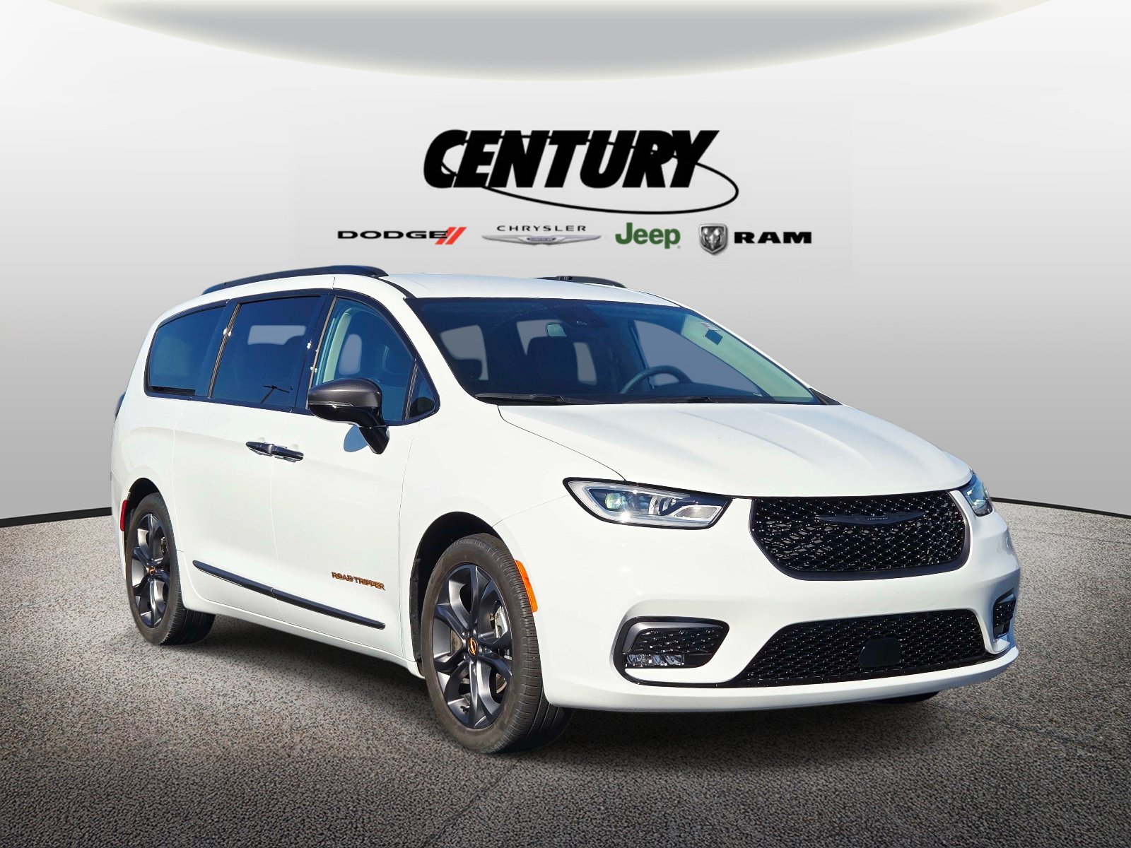 Used 2024 Chrysler Pacifica Touring-L FWD image 1