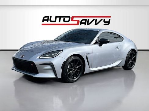 Used 2025 Toyota GR86 Premium w/ ALL Weather Mat Package (TMS) RWD image 3