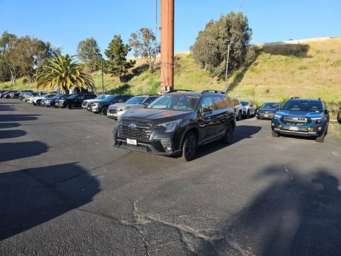 Used 2023 Subaru Ascent Onyx Edition Limited image 3