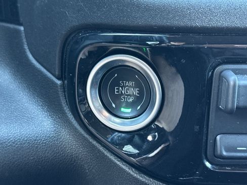 Used 2025 GMC Sierra 1500 SLT RWD image 32