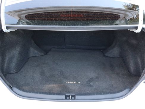 Used 2018 Toyota Corolla LE FWD image 14