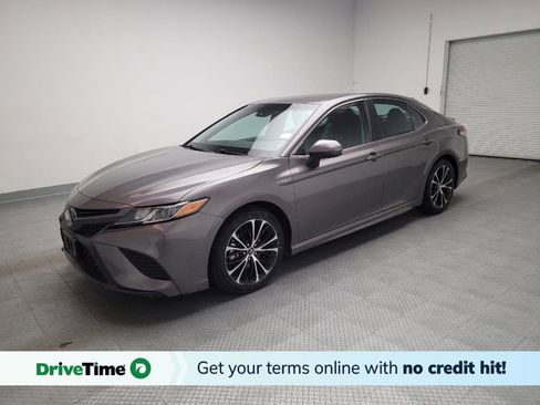Used 2018 Toyota Camry SE image 1