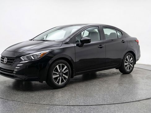 Used 2025 Nissan Versa SV FWD image 3