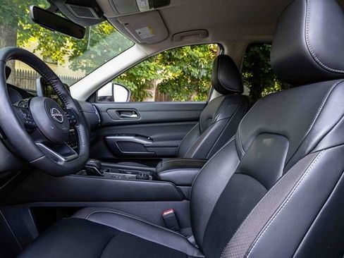 Certified 2024 Nissan Pathfinder SL image 10