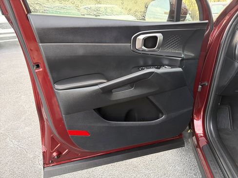 Used 2024 Kia Sorento S image 10