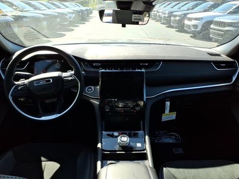 New 2025 Jeep Grand Cherokee 4WD image 13