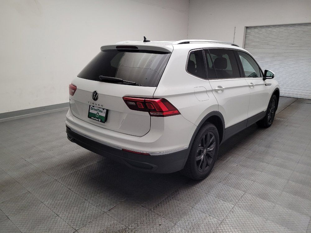 Used 2024 Volkswagen Tiguan SE FWD image 9
