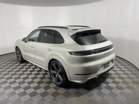 Used 2025 Porsche Cayenne GTS AWD/4WD image 3