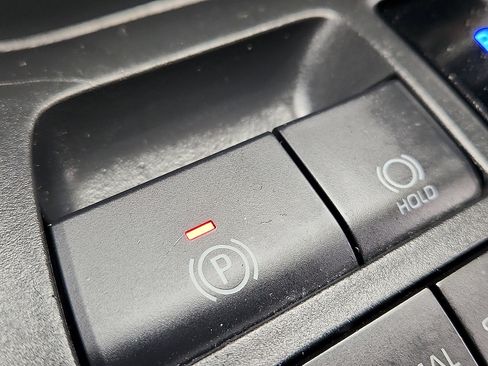 Used 2019 Toyota RAV4 LE image 24