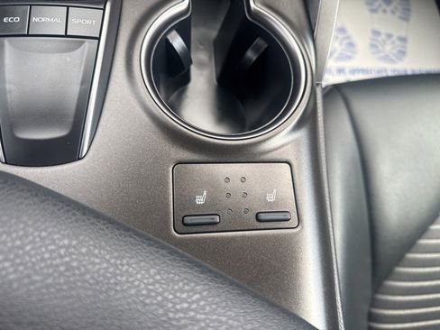 Used 2024 Toyota Camry SE image 36