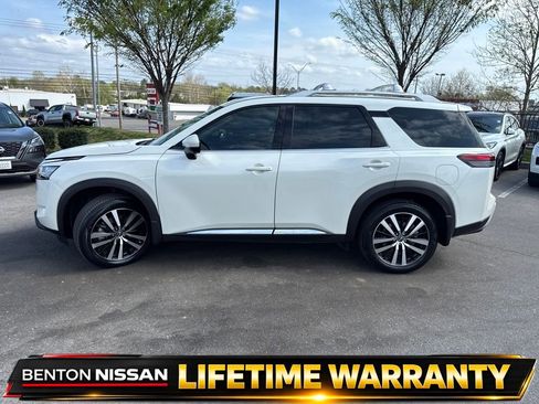 Used 2024 Nissan Pathfinder Platinum w/ Cargo Package FWD image 5