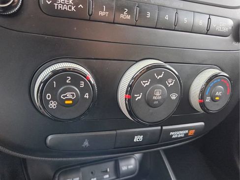 Used 2014 Kia Soul FWD image 23