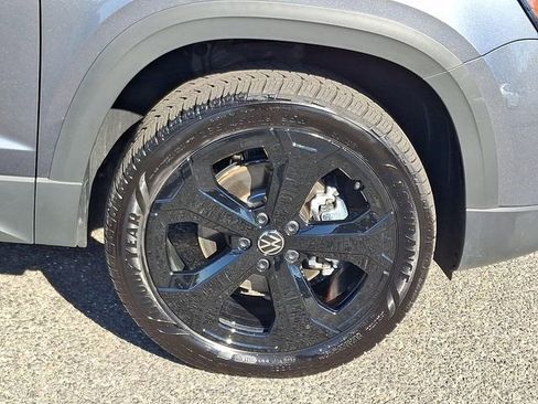 Certified 2025 Volkswagen Taos SEL w/ Black Wheel Plus Package image 8