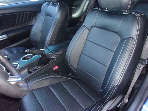 Used 2015 Ford Mustang Premium image 7