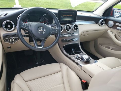 Used 2019 Mercedes-Benz GLC 350e 4MATIC image 10