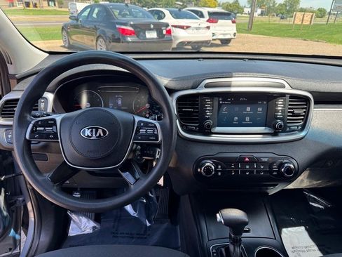 Used 2020 Kia Sorento AWD V6 image 32