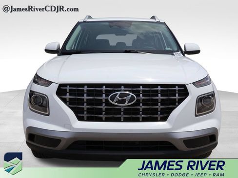 Used 2025 Hyundai Venue SEL FWD image 8
