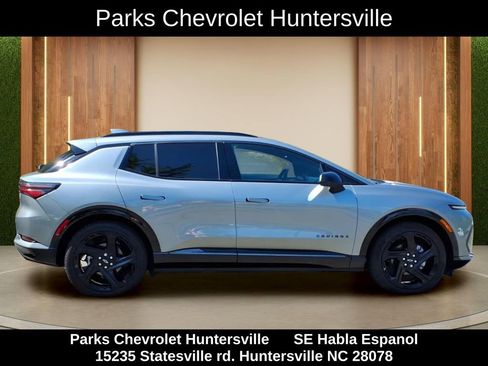 Certified 2025 Chevrolet Equinox EV RS FWD image 32