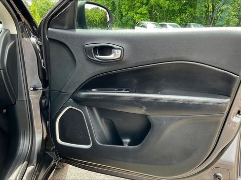 Used 2020 Jeep Compass Latitude image 23