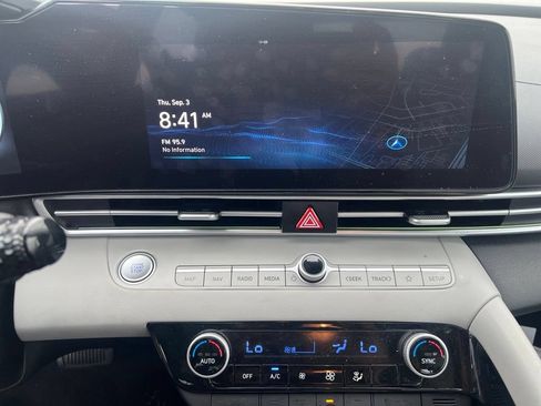 Used 2024 Hyundai Elantra Limited FWD image 4