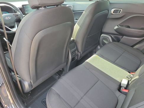 Used 2025 Hyundai Venue SEL FWD image 9