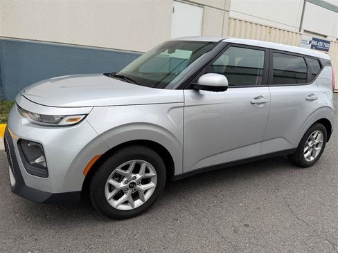 Used 2020 Kia Soul S FWD image 4
