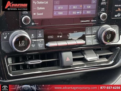 Used 2022 Toyota Highlander XSE FWD image 36
