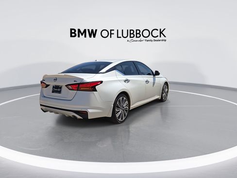 Used 2024 Nissan Altima 2.5 SL FWD image 8