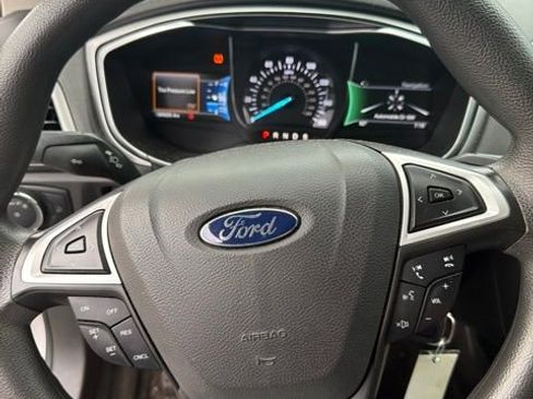 Used 2016 Ford Fusion SE FWD image 32