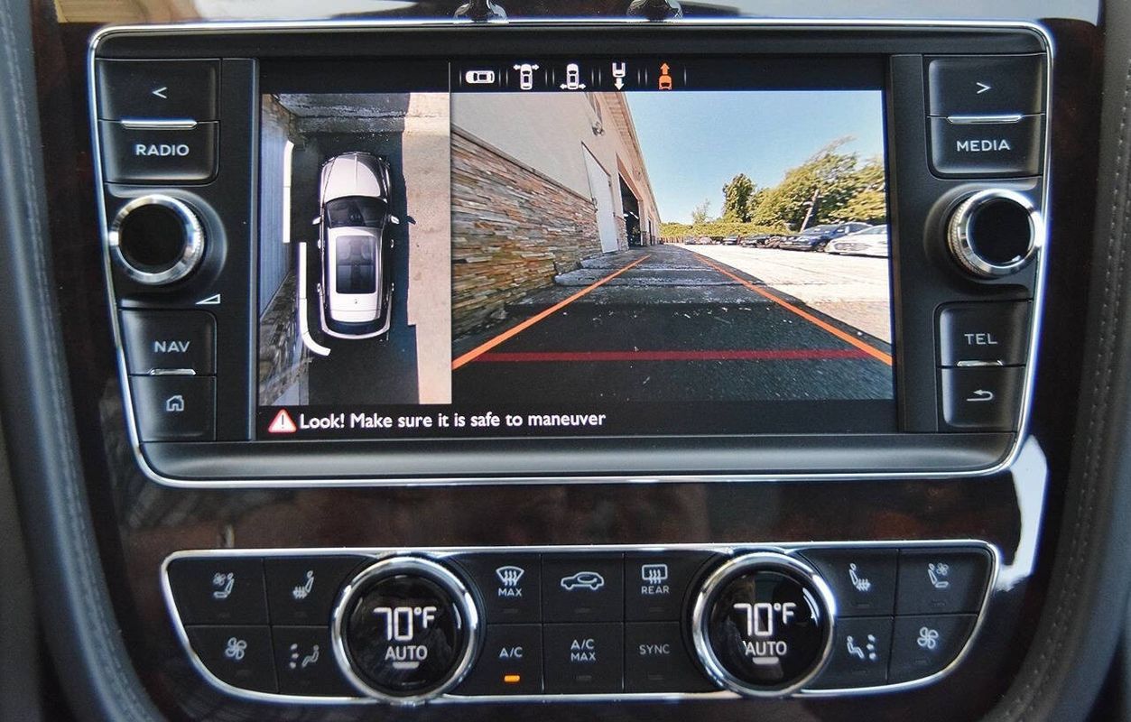 Used 2019 Bentley Bentayga AWD/4WD image 32