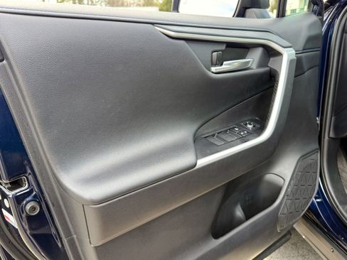 Used 2020 Toyota RAV4 XSE image 17