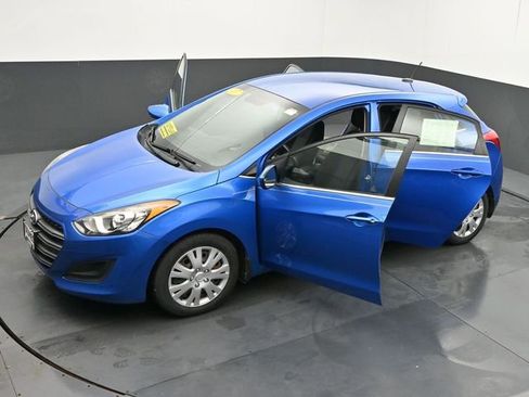 Used 2017 Hyundai Elantra GT image 57