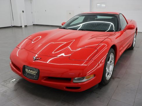 Used 2004 Chevrolet Corvette Coupe w/ Preferred Equipment Group RWD image 7
