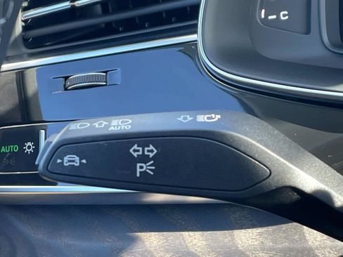 Used 2025 Audi Q8 Prestige w/ Prestige Package image 26