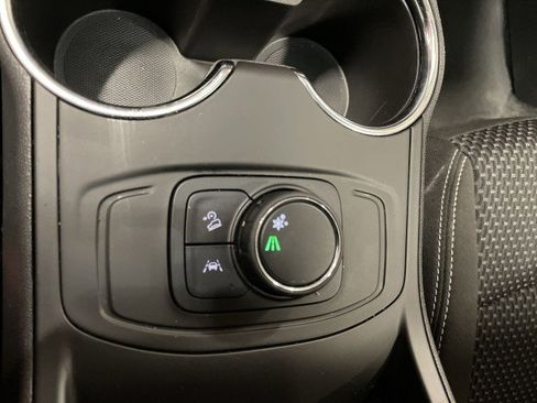 Used 2024 GMC Terrain SLE FWD image 29