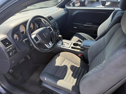 Used 2013 Dodge Challenger SXT RWD image 10