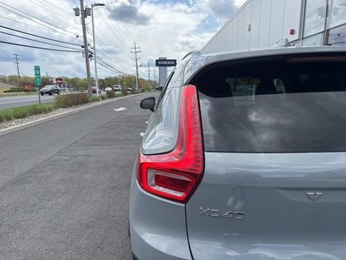 Certified 2025 Volvo XC40 B5 Plus AWD/4WD image 10